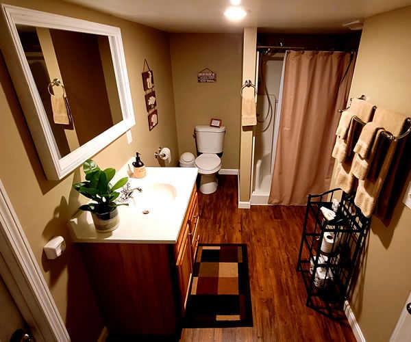 Bear Rock Suites - Colebrook NH Lodging bathroom