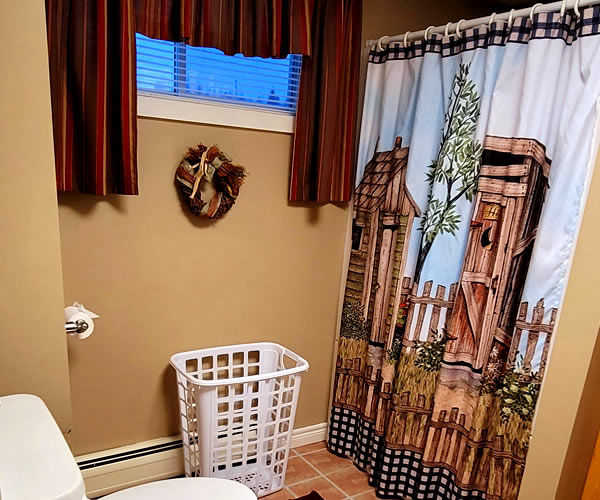 Bear Rock Suites - Colebrook NH Lodging bathroom